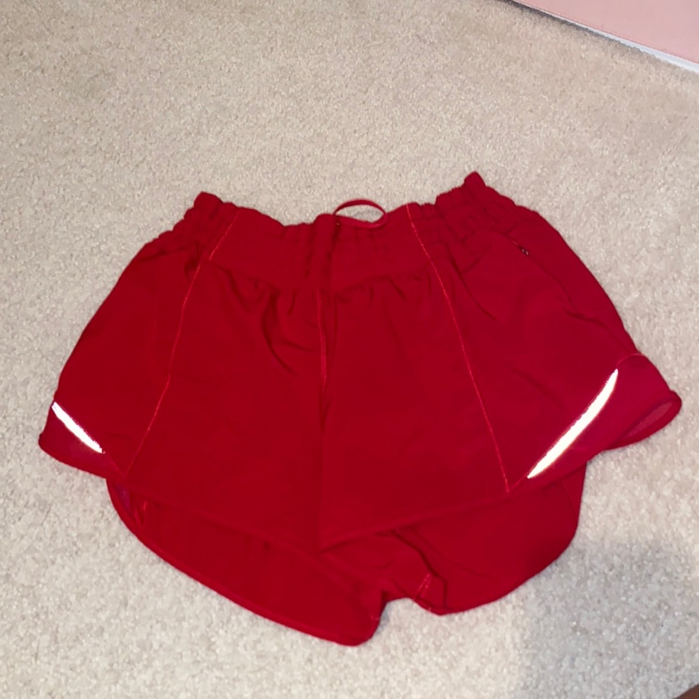 Lululemon high rise Hotty Hot shorts 2.5 inch size 6